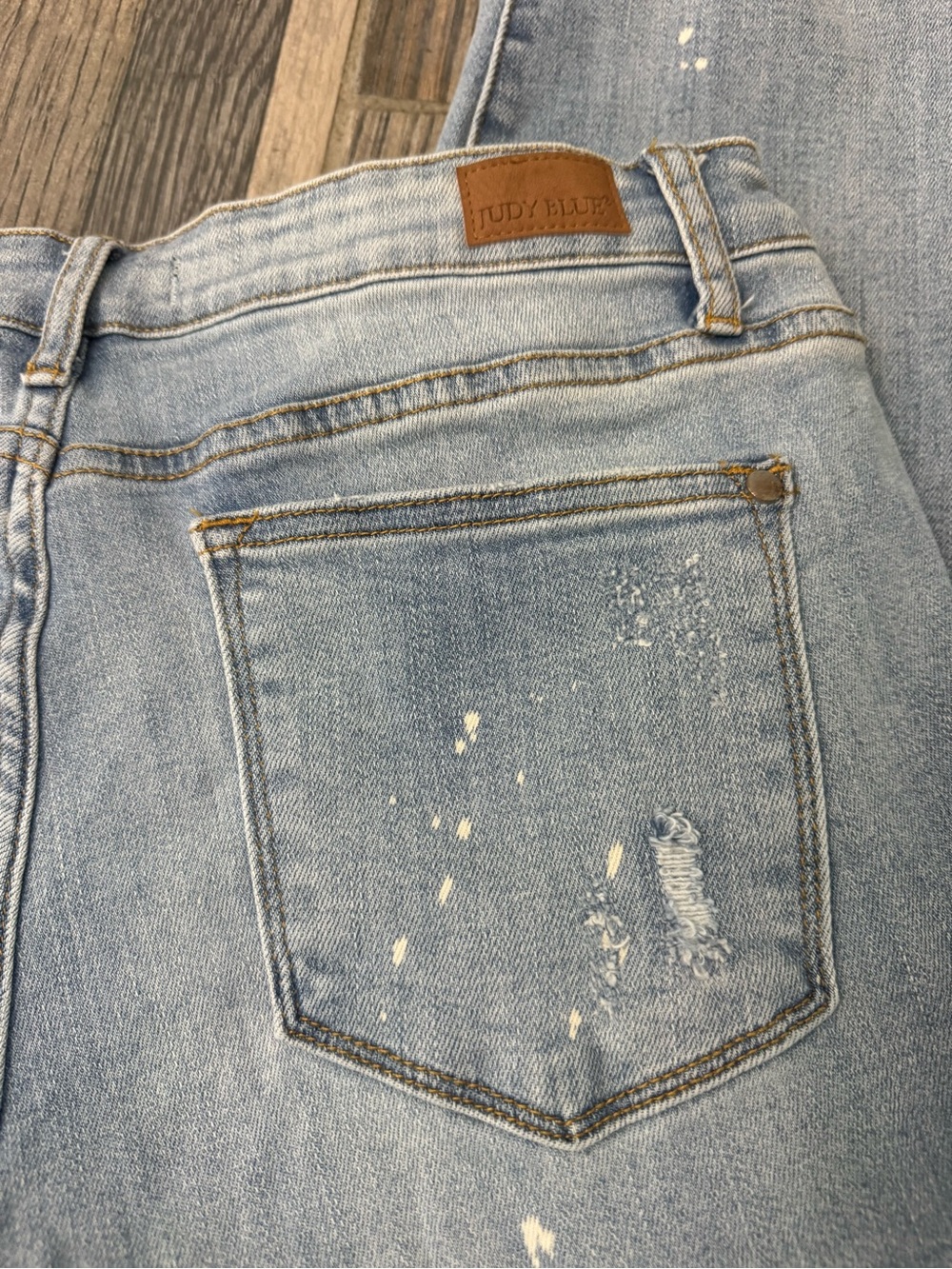 Judy Blue Boyfriend Fit paint splatter distressed Jeans - size 13/31 - Picture 4 of 7